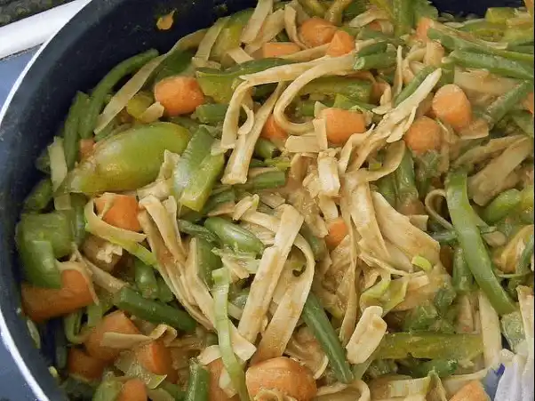 Sriracha Peanut Noodles